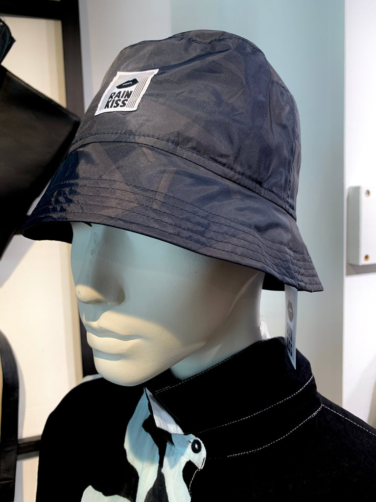 RainKiss Busket Hat Back to Black Art Camo