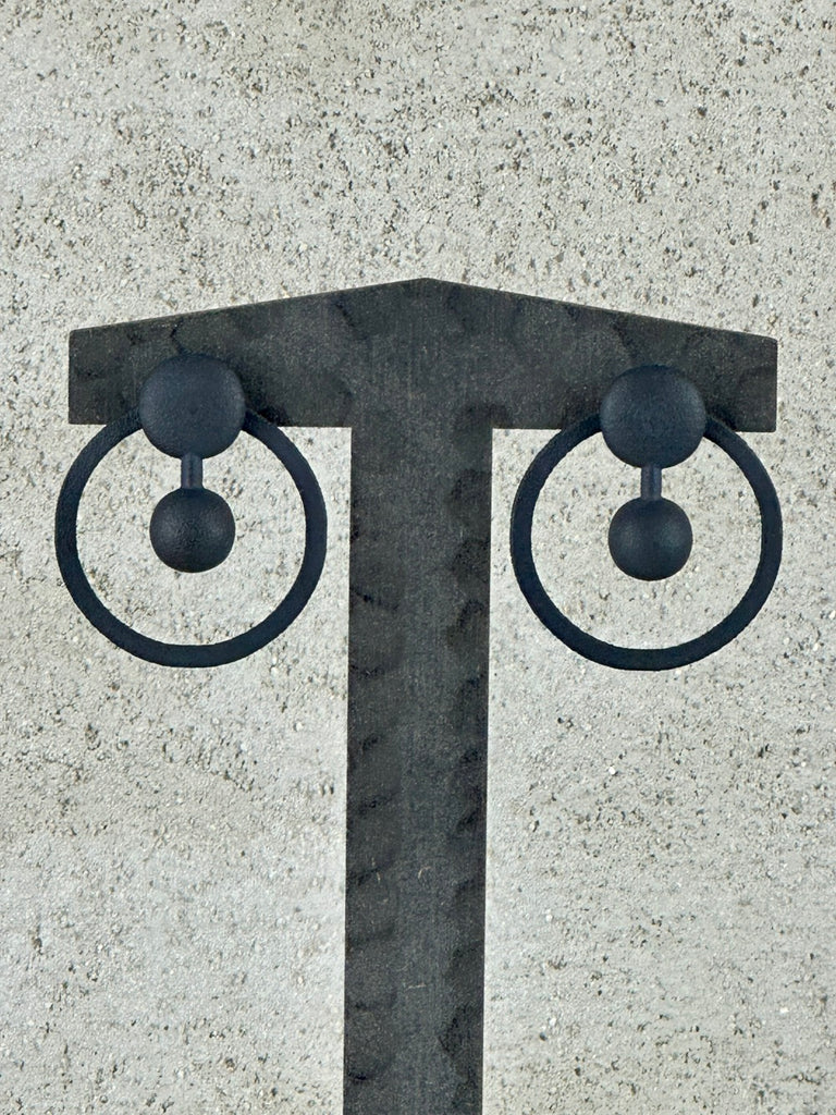 Bijouets Circle Earrings Black