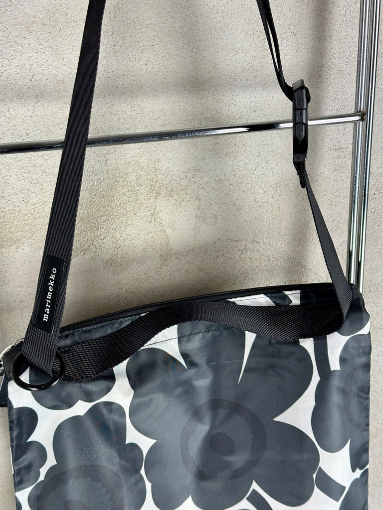 Marimekko Neat Crossbody Unikko M White/D.Grey/Black