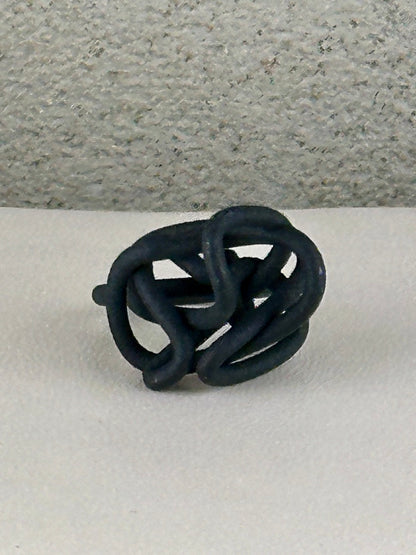 Bijouets Scara Ring Black