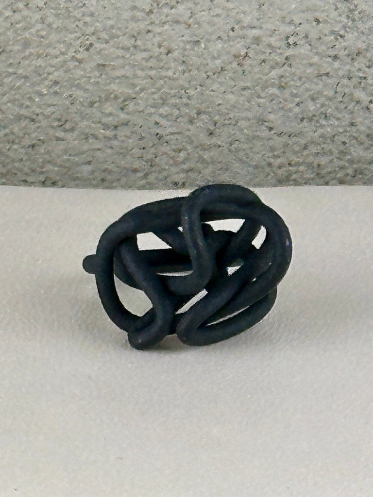 Bijouets Scara Ring Black