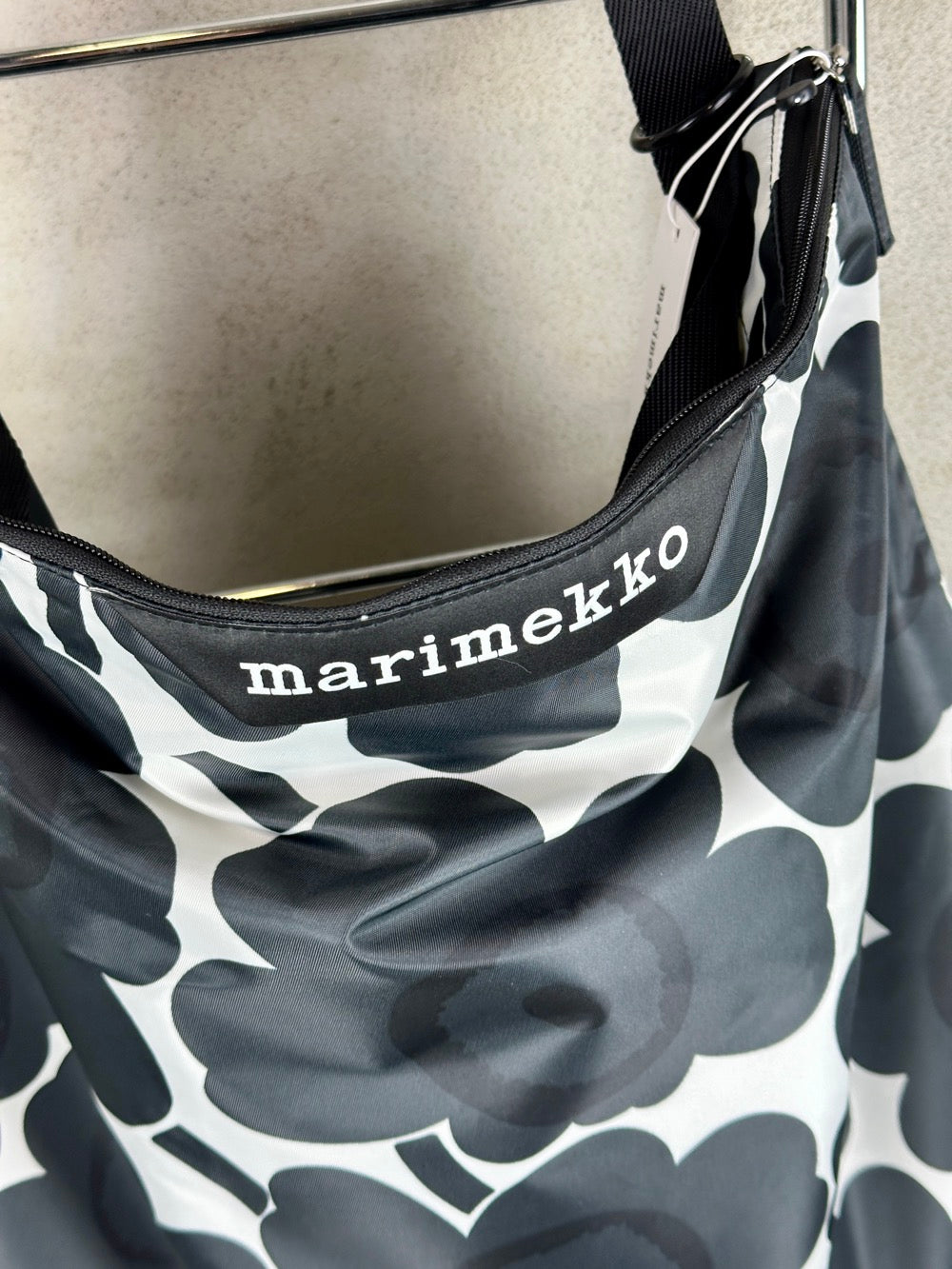 Marimekko Neat Crossbody Unikko L White/D.Grey/Black